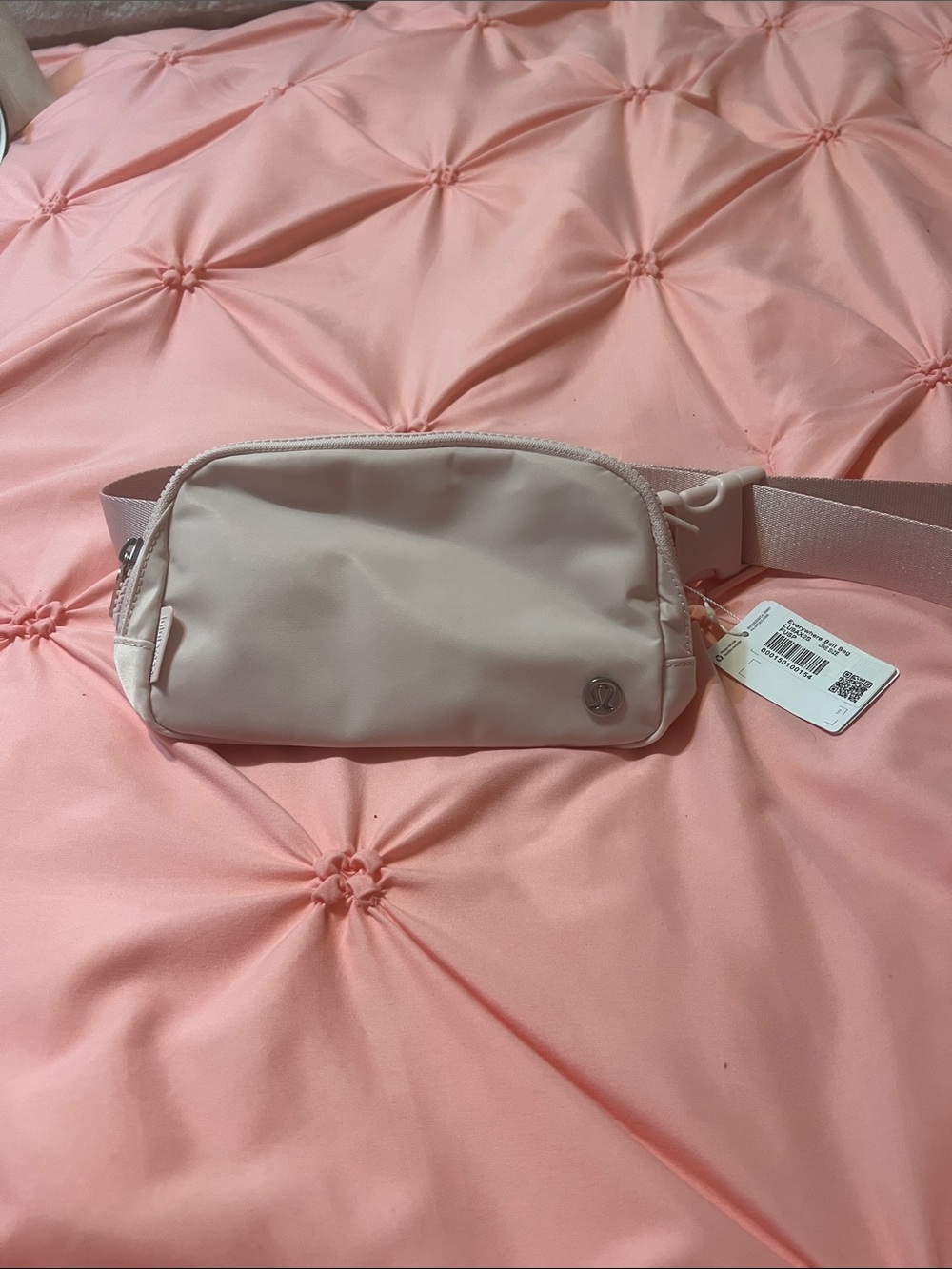 lululemon everywhere, a belt bag in light pink